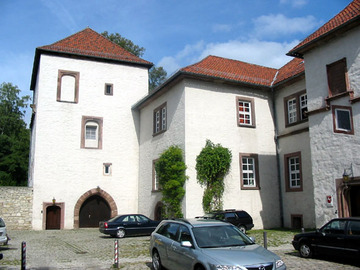 Innenhof mit Nebengebäuden